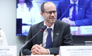 Audiência Pública - Aspectos jurídicos da criminalização da misoginia: direito nacional constitucionalidade e experiências internacionais. 	Conselheiro Político da Embaixada Britânica - Embaixada Britânica, Simon Fairweather.