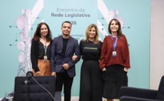 Encontro da Rede Legislativa de Rádio e TV 2026: de Olho no Futuro. Coordenadora da Distribuição da Rádio Senado, Fernanda Nardelli. Produtor das Redes da TV e Rádio Câmara, Warley Júnior. Diretora de Redes Sociais da Câmara dos Deputados, Ginny Moraes. Chefe do Serviço de Comunicação Digital da TV Senado, Marina Domingos.