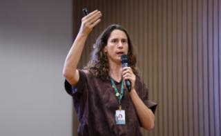 Encontro da Rede Legislativa de Rádio e TV 2026: de Olho no Futuro. Diretora da Rádio Câmara, Verônica Lima.