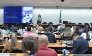 Encontro da Rede Legislativa de Rádio e TV 2026: de Olho no Futuro. Coordenadora de Programação da TV Senado, Nara Riella.