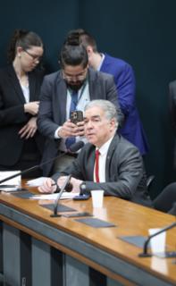 Diretrizes da política fiscal e econômica do País. Dep. Zé Neto (PT - BA)