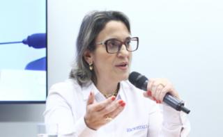 Audiência Pública - Polilaminina como tratamento na regeneração da medula espinhal. Gerente de Pesquisa Clínica - Laboratório Cristália, Maria Francesca Riccio.