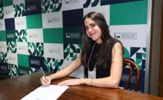 Cerimônia de Posse dos novos Servidores. Servidora, Catarina Luiza Granja dos Santos Silva.
