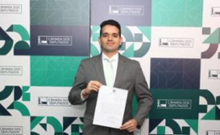 Cerimônia de Posse dos novos Servidores. Servidor, Adriano Batista de Carvalho.