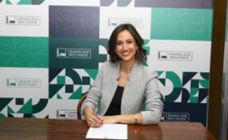 Cerimônia de Posse dos novos Servidores. Servidora, Camila de Alexandria Ventorim.