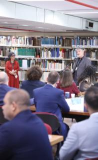 Café com Prosa e Integração com os novos servidores. Servidora, Corina Castro. Diretor do Centro de Documentação e Informação, Sergio Sampaio.