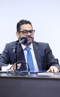 Sessão de abertura. Decano de Extensão da Universidade de Brasília, Isaac Costa Reis.