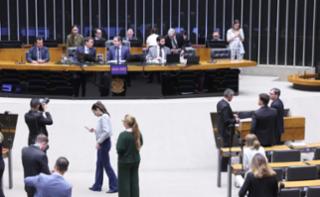 Discussão e votação de propostas legislativas. Dep. Paulo Soares (PODE - SP). Dep. Felipe Carreras (PSB - PE) e Presidente da Câmara dos Deputados, Hugo Motta (REPUBLICANOS - PE)