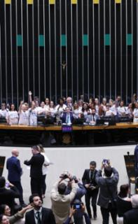 Discussão e votação de propostas legislativas.