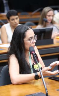 Audiência Pública - Assistência às pessoas com doenças raras e condições crônicas. Participante, Samira.