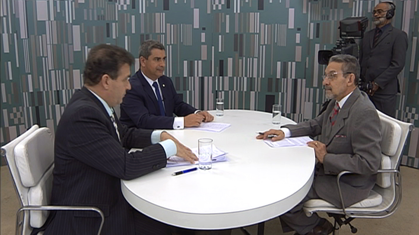 Deputados discutem aposentadoria para militares