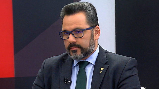 Alan Rick discute sobre o Programa Médicos pelo Brasil