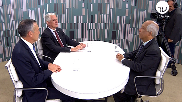 Deputados analisam resultados do trabalho da CPI de Brumadinho