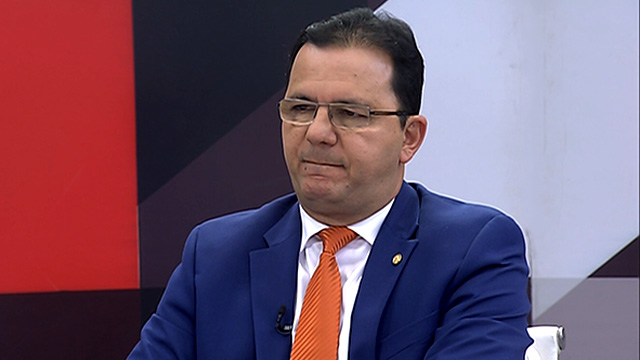 Júnior Ferrari fala sobre recursos do FNDE