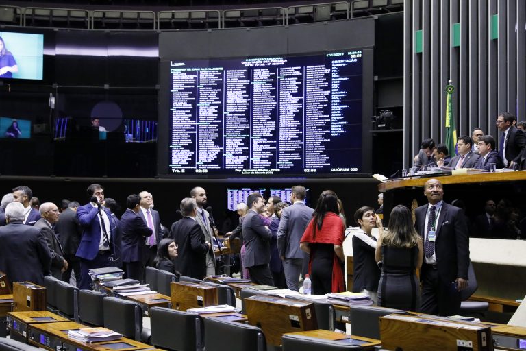 Sessão Congresso Nacional destinada à deliberação dos Projetos de Lei do Congresso Nacional nºs 22 (PLOA) e 33 de 2019