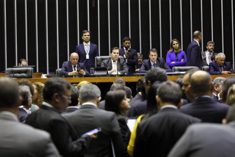 Ordem do dia para discussão e votação de diversos projetos
