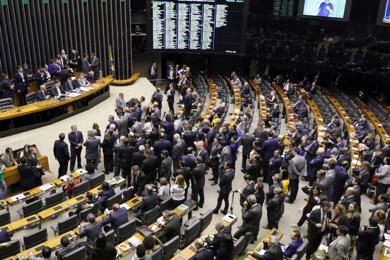 Ordem do dia para discussão e votação de diversos projetos