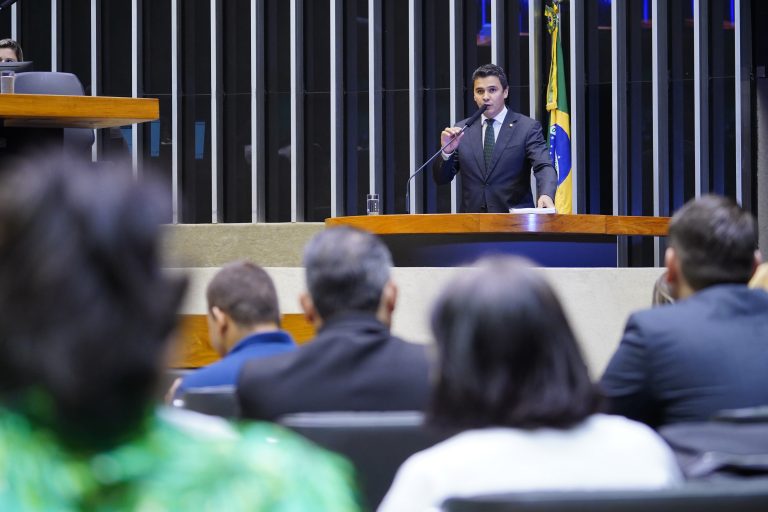 Sessão Solene em Homenagem ao Dia Mundial das Doenças Raras. Dep. Diego Garcia (PODE - PR)