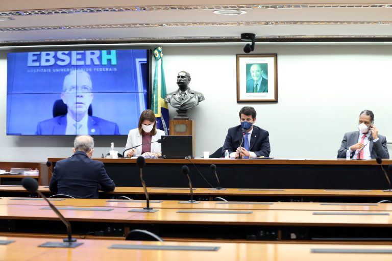 A situação dos Hospitais Universitários. Dep. Carmen Zanotto (CIDADANIA - SC), dep. Dr. Luiz Antonio Teixeira Jr. (PP - RJ) e dep. Antonio Brito (PSD - BA)