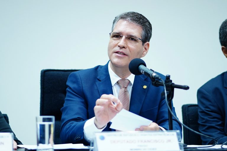 Seminário do Grupo de Estudos do CEDES sobre CIDADES Inteligentes, Humanas e Sustentáveis em conjunto com a Subcomissão de Cidades Inteligentes da CDU. Dep. Francisco Jr. (PSD - GO)