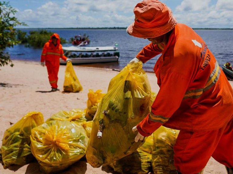 Meio Ambiente - lixo e reciclagem - ecossistemas oceanos bacias hidrográficas (Plano de Combate ao Lixo no Mar, do Ministério do Meio Ambiente, retira 400 toneladas de lixo em praias, rios e mangues)