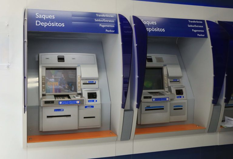 Economia - geral - bancos públicos sistema financeiro agências bancárias FGTS Caixa Econômica Federal CEF caixas eletrônicos (Uberaba-MG)