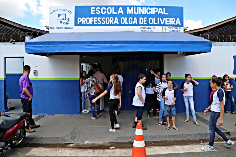 Educação - geral - ensino básico fundamental alunos rede escolar pública Fundeb (Escola Municipal Professora Olga de Oliveira, Uberaba-MG)