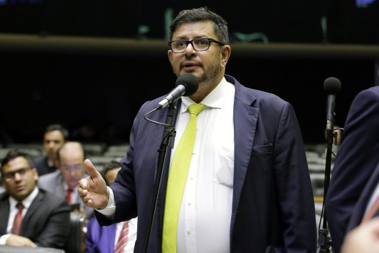Deputado Fábio Ramalho discursa no Plenário da Câmara