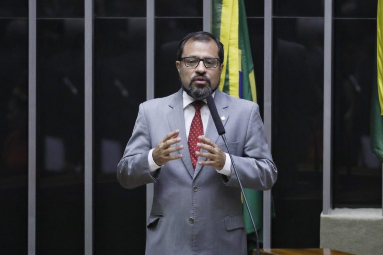 Sessão extraordinária para discussão de diversos projetos. Dep. Camilo Capiberibe (PSB - AP)