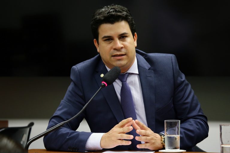 Reunião de instalação da frente. Dep. Carlos Veras (PT - PE)