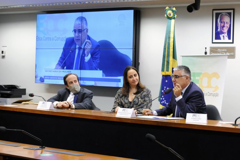 Seminário Tipologias de Corrupção. Dep. Paulo Ganime (NOVO - RJ), dep. Adriana Ventura(NOVO - SP) e sen. Eduardo Girão