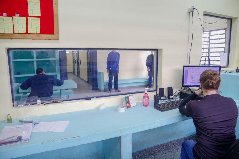 Direitos Humanos - criança - ressocialização medidas socioeducativas internação adolescentes em conflito com a lei infratores atos infracionais ECA Estatuto maioridade penal segurança (Centro de Socioeducação de Toledo-PR) 