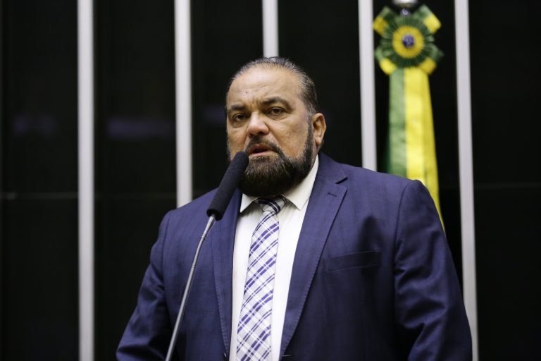 Deputado Hélio Leite discursa no Plenário da Câmara
