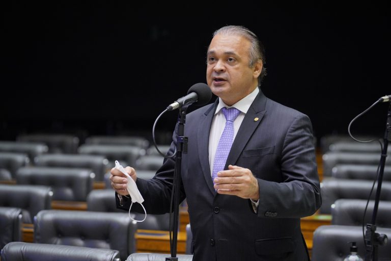 Breves comunicados. Dep. Roberto de Lucena(PODE - SP)