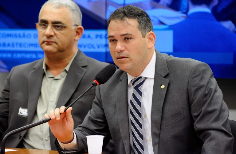 Audiência pública sobre a importância da cultura do coco e em especial os impactos da importação dos derivados desta fruta, sobre este setor produtivo, bem como discutir políticas públicas específicas para o setor. Dep. Beto Rosado (PP - RN)