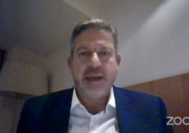 Lira discursa em evento on-line