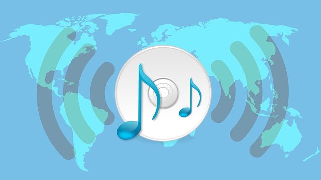 Reverberação de notas musicais sobre o mapa mundial