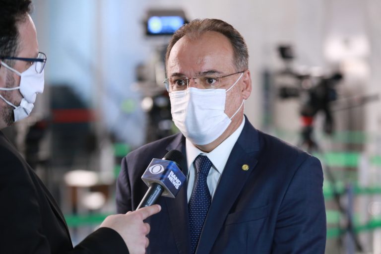 Deputado Samuel Moreira concede entrevista 