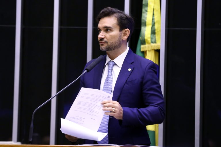 Deputado Celso Sabino discursa no Plenário da Câmara