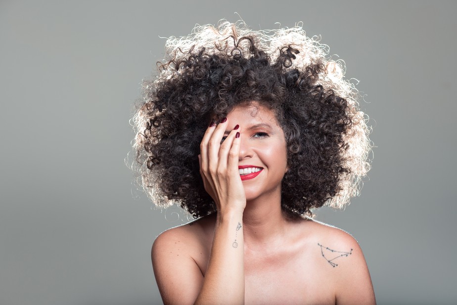 Roberta Campos apresenta álbum solar, com mensagens de amor e esperança