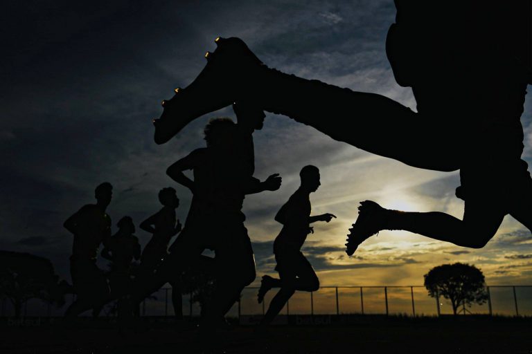 Esporte - futebol - atleta - jogador de futebol - treino do Internacional no CT Parque Gigante