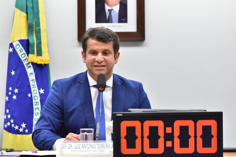 Esclarecimentos sobre a paralisação do Programa Emergencial de Distribuição de Água, conhecido como Operação Caro-Pipa. Dep. Dr. Luiz Antonio TeixeiraJr.PP - RJ