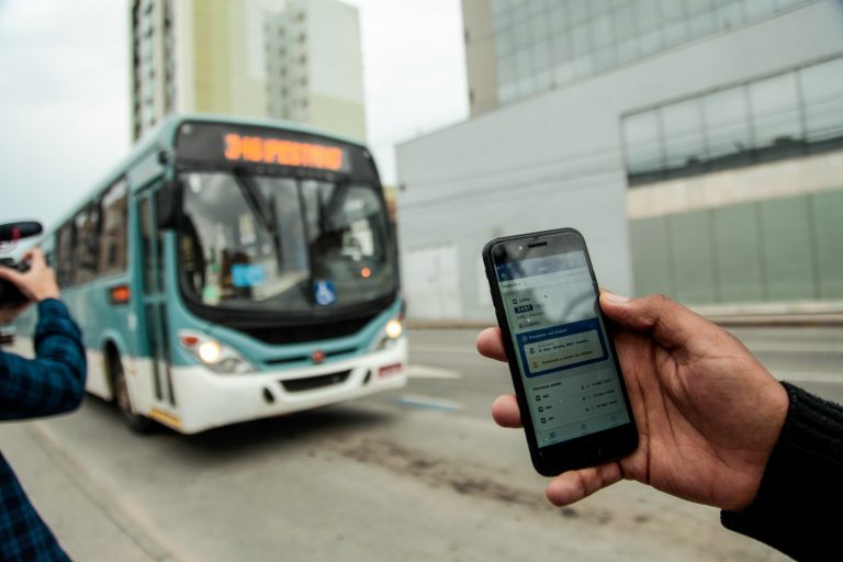 Transporte - ônibus - aplicativo passageiros linhas horários tecnologia cidades inteligentes mobilidade urbana