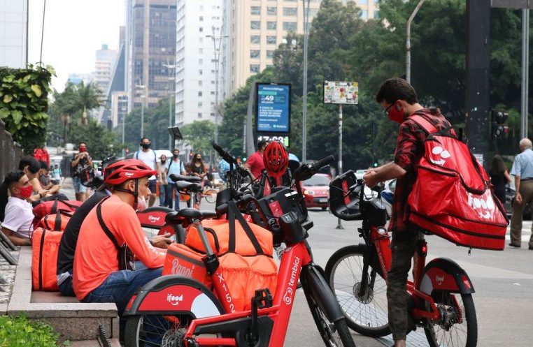 Cerca de 25% dos motoristas desistiram de trabalhar em aplicativos em SP devido ao preço da gasolina