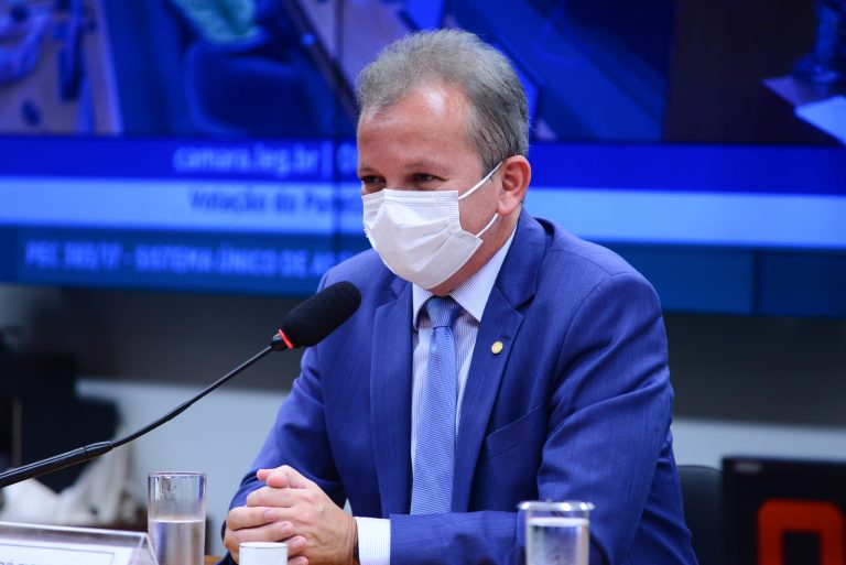 André Figueiredo participa de reunião de comissão