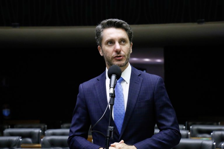 Deputado Alex Manente discursa no Plenário da Câmara