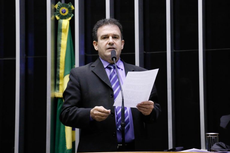 Deputado Pompeo de Mattos discursa no Plenário da Câmara