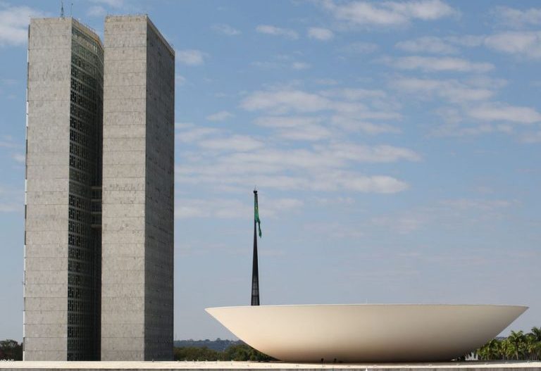 Deputados denunciam colegas por falta de decoro em publicações na internet