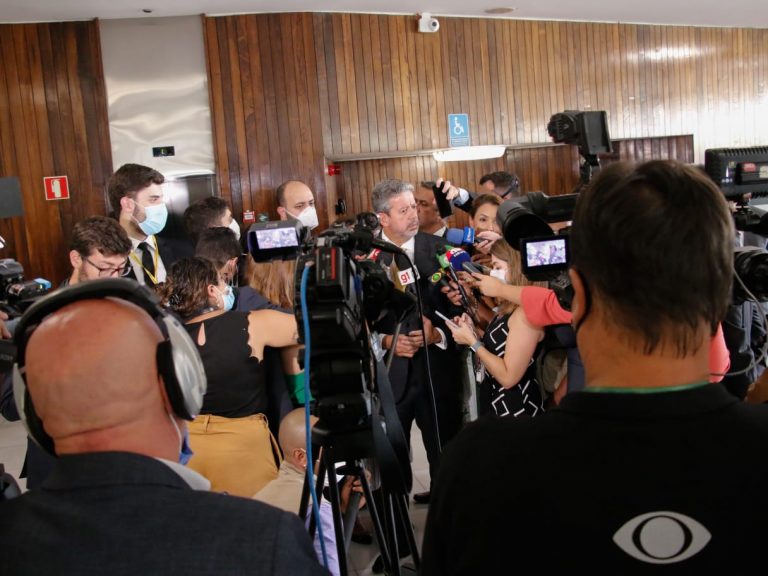 Arthur Lira concede entrevista