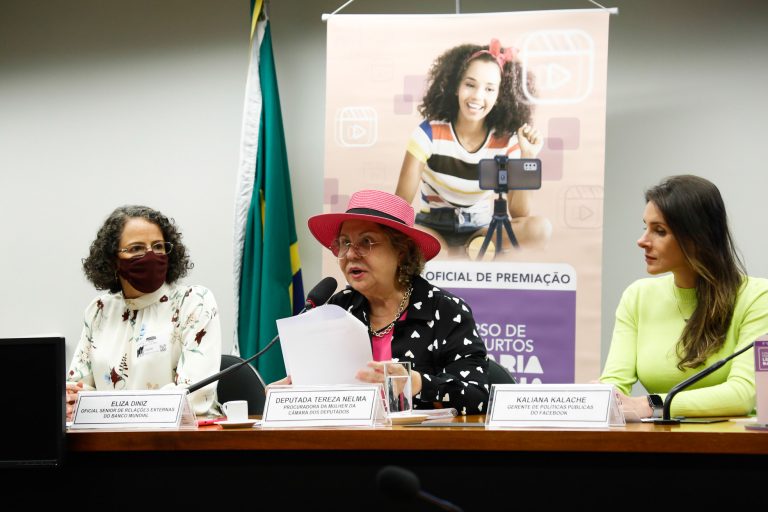 Premiação da 8ª Edição do Concurso sobre a Lei Maria da Penha. Dep. Tereza Nelma PSD - AL ; Maria Elisa Diniz - Oficial Senior de Relações Externas do Banco Mundial ; Kaliana Kalache - Gerente de Políticas Públicas do Facebook/Meta